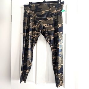 NWT Nike One camo leggings